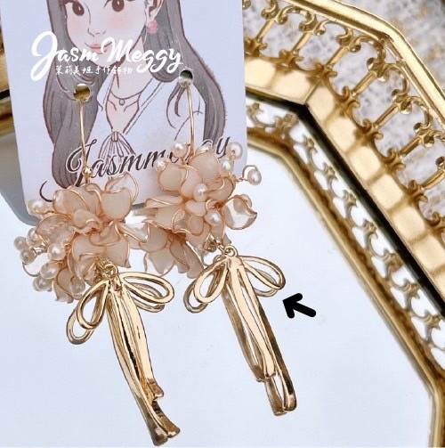 Jasmmeggy 水晶花飾品手作材料｜手作串珠｜飾品配件 光面蝴蝶結吊墜