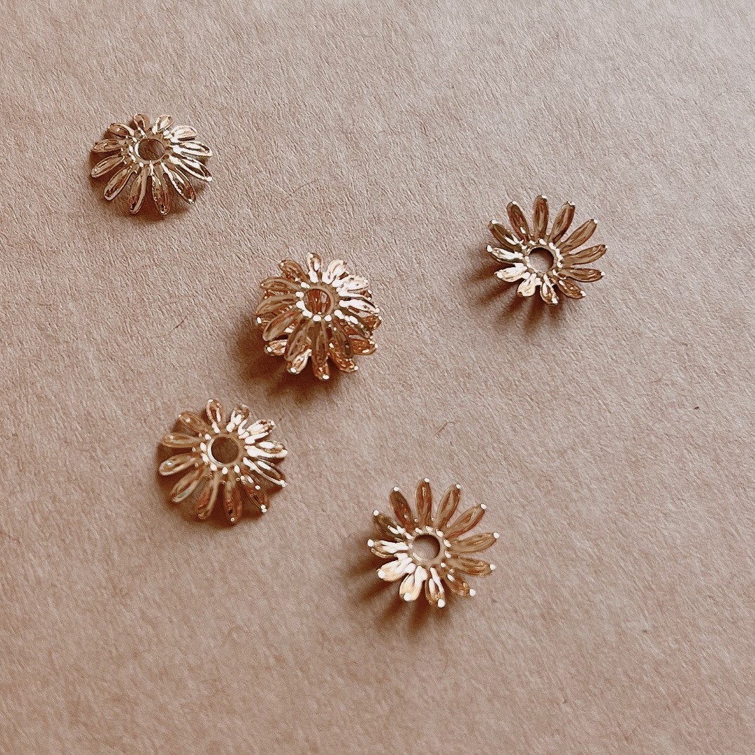 Jasmmeggy 水晶花飾品手作材料｜手作串珠｜飾品配件 小雛菊花托