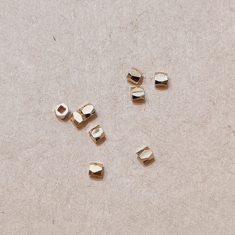 Jasmmeggy 水晶花飾品手作材料｜手作串珠｜飾品配件 切角菱型隔珠