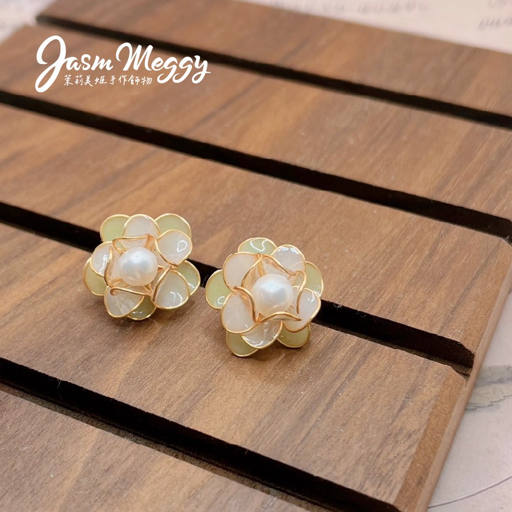 Jasmmeggy 茉莉美姬水晶花手作飾品  翩翩花裙．特製貼耳版 耳環
