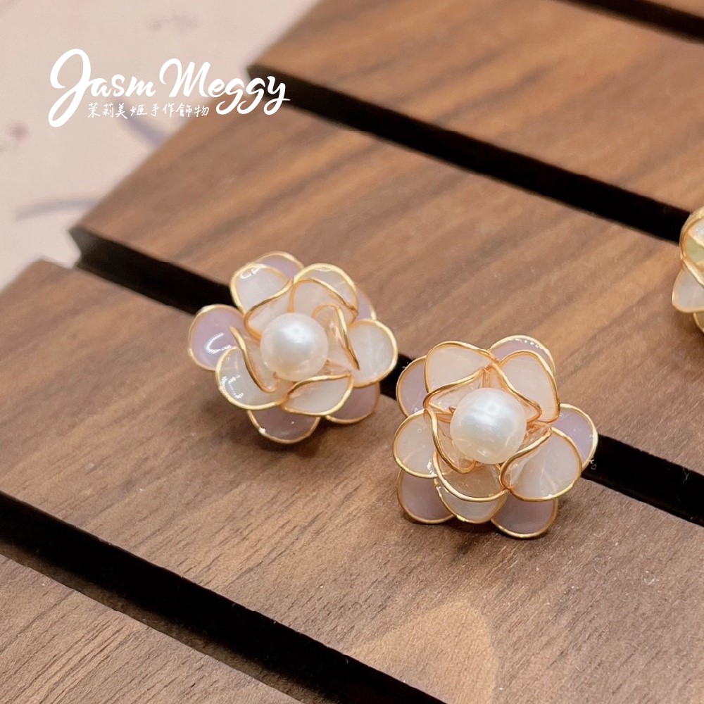 Jasmmeggy 茉莉美姬水晶花手作飾品  翩翩花裙．特製貼耳版 耳環