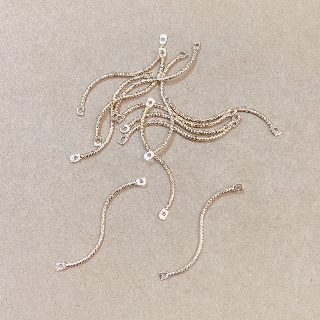 Jasmmeggy 水晶花飾品手作材料｜手作串珠｜飾品配件　麻花雙吊環S型連接棒