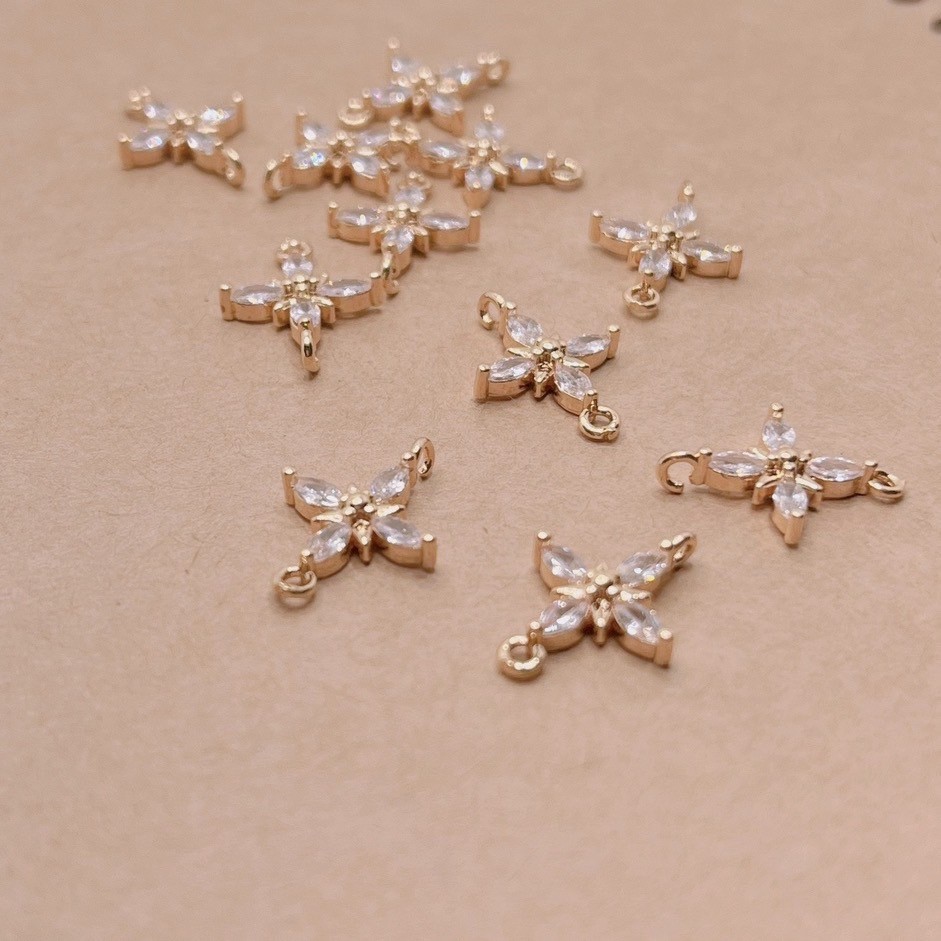 Jasmmeggy 水晶花飾品手作材料｜手作串珠｜飾品配件　四葉草鋯石雙邊吊墜