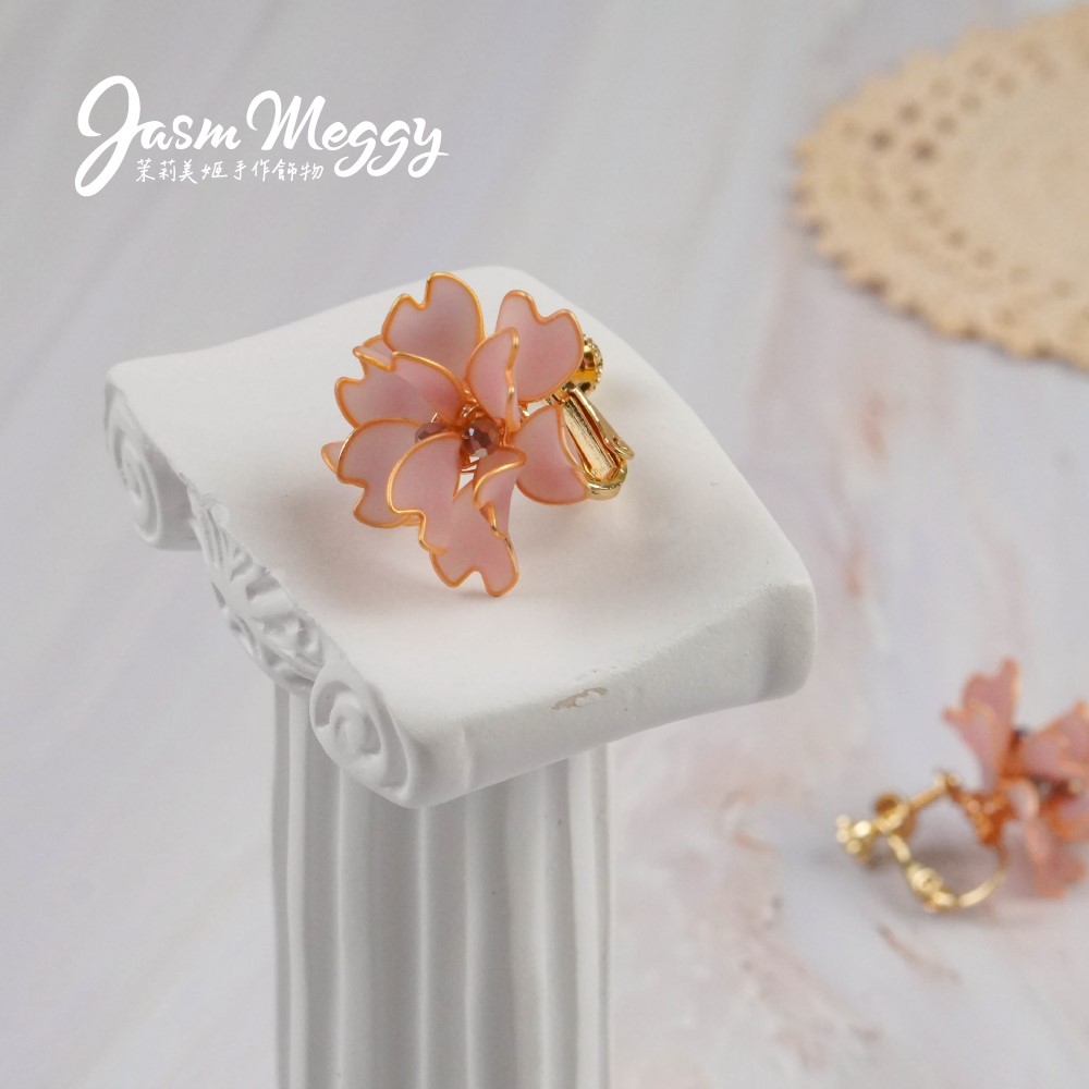 Jasmmeggy 茉莉美姬水晶花手作飾品 櫻·瓣雨 貼耳式耳環