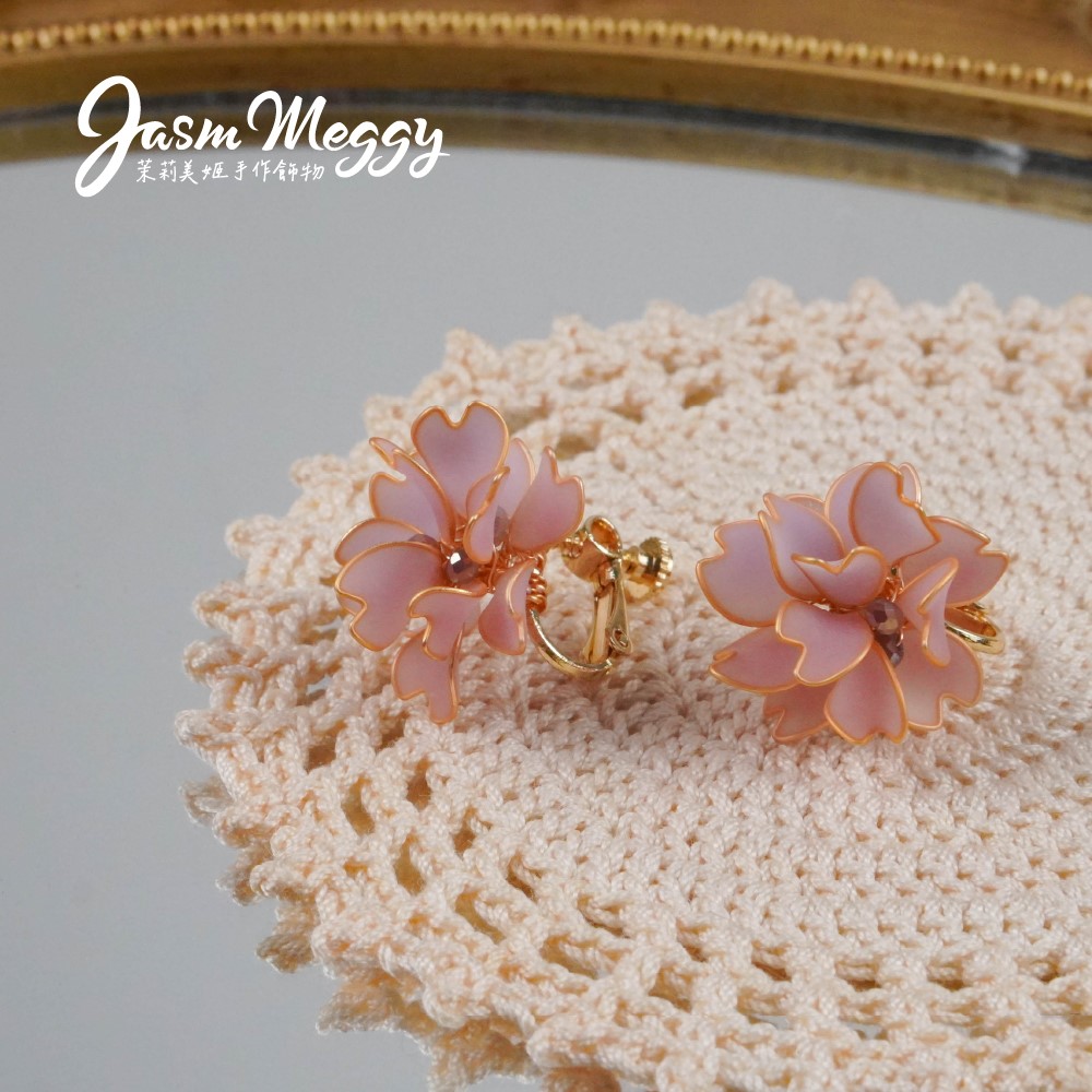 Jasmmeggy 茉莉美姬水晶花手作飾品 櫻·瓣雨 貼耳式耳環