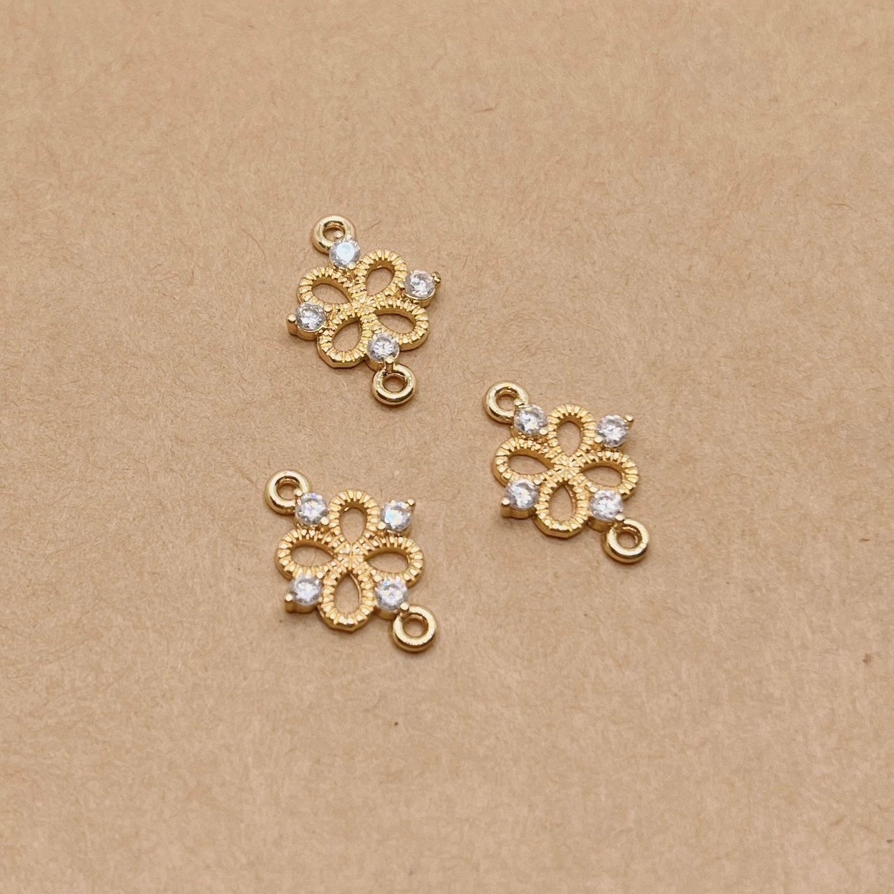 Jasmmeggy 水晶花飾品手作材料｜手作串珠｜飾品配件 點晶幸運草鋯石雙吊吊墜