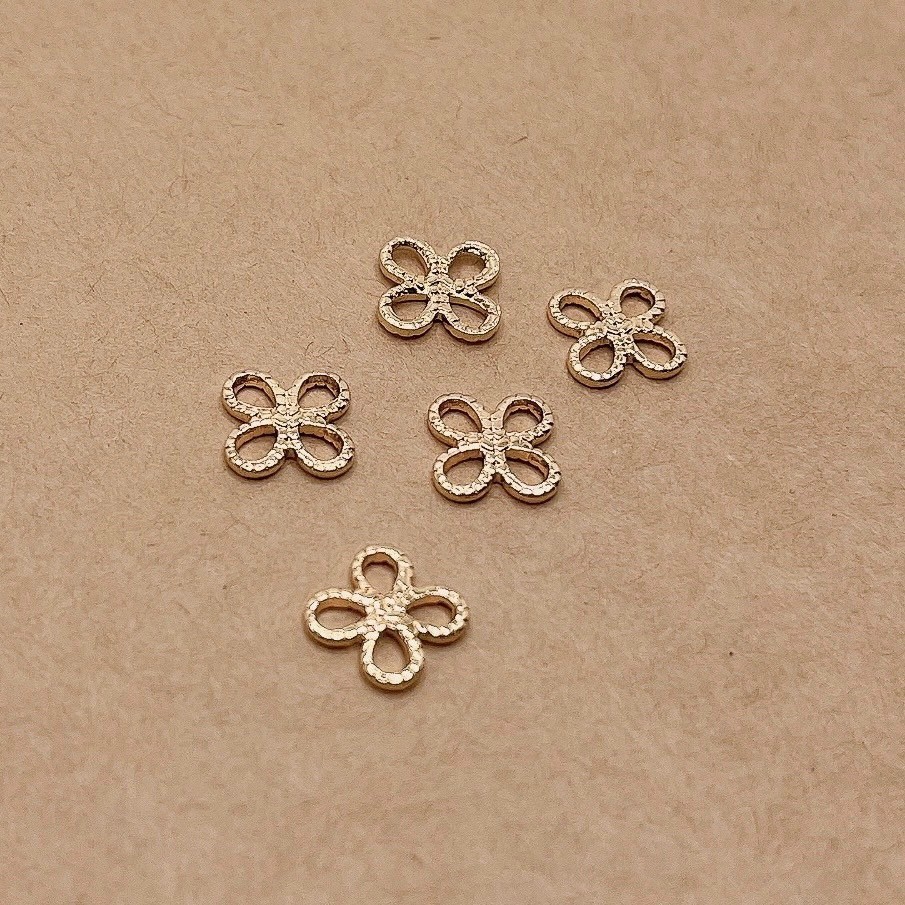 Jasmmeggy 水晶花飾品手作材料｜手作串珠｜飾品配件 小清新麻花幸運草吊墜