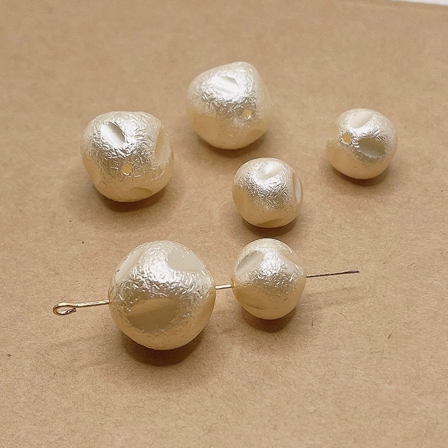 Jasmmeggy 水晶花飾品手作材料｜手作串珠｜飾品配件 神似棉花珍珠的異形皺皺仿珍珠