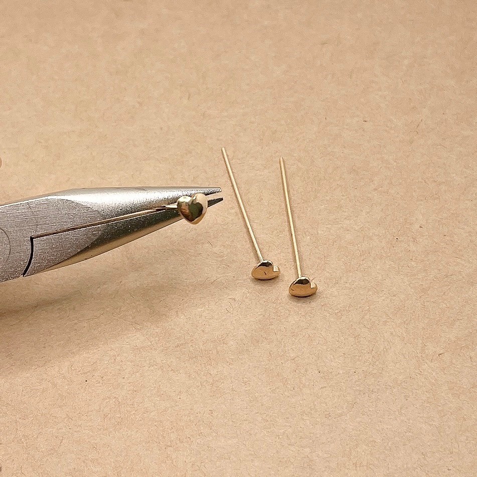 Jasmmeggy 水晶花飾品手作材料｜手作串珠｜飾品配件 光面愛心T針 平針