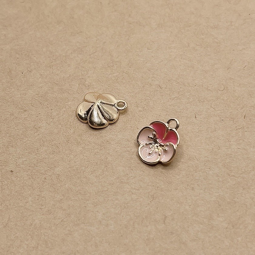 Jasmmeggy 水晶花飾品手作材料｜手作串珠｜飾品配件 彩堇花朵吊墜
