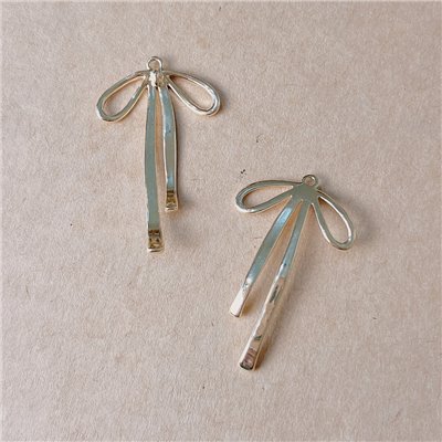 光面蝴蝶結吊墜 H24081808