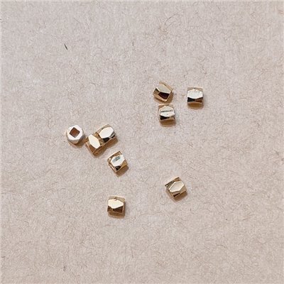 切角菱型隔珠 24041006